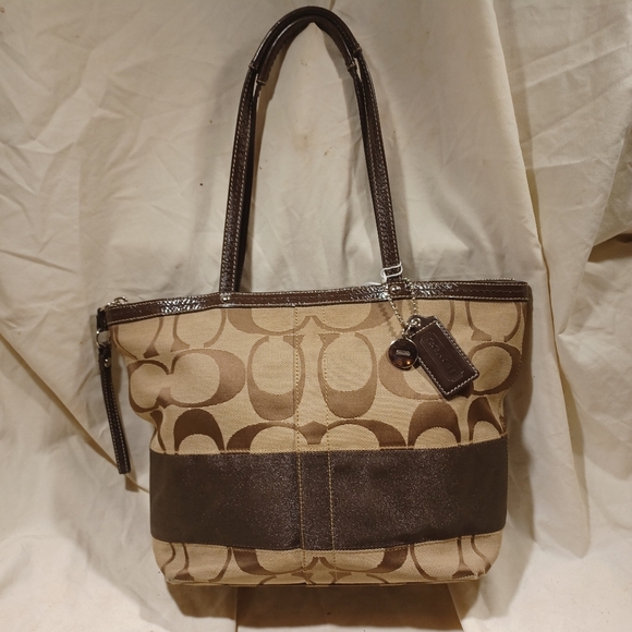 Coach Handbags - Coach tote